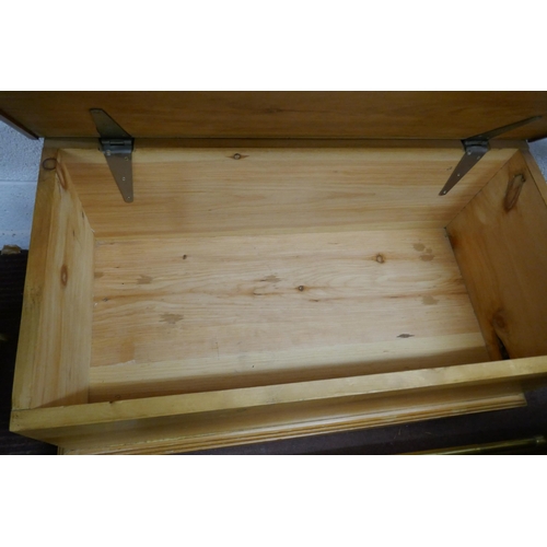 440 - Pine blanket box - Approx size: W: 92cm D: 47cm H: 40cm