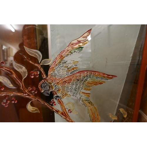 450 - Large glass panel etched with a parrot on a tree - Approx size: 100cm x 60cm