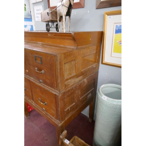 456 - Early 20thC oak filing cabinet in the style of Globe Wernicke - Approx size: W: 84cm D: 64cm H: 122c... 