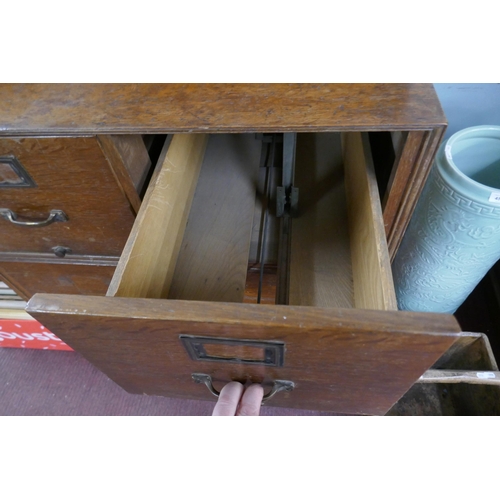 456 - Early 20thC oak filing cabinet in the style of Globe Wernicke - Approx size: W: 84cm D: 64cm H: 122c... 