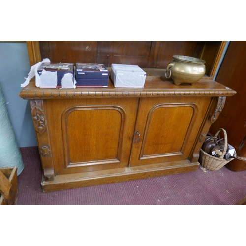 460 - Oak dresser with secret lockable compartment to rear - Approx size: W: 127cm D: 54cm H: 185cm