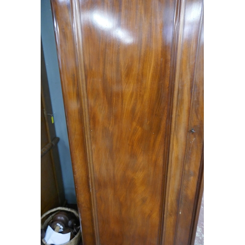 466 - Large Victorian mahogany mirrored wardrobe - Approx size: W: 200cm D: 66cm H: 222cm