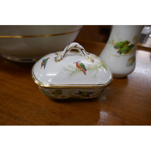 476 - Jug and bowl set together with soap dish and toothbrush holder (early repair to jug)