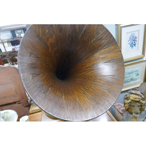 477 - Early 20th century HMV gramophone in working order with unusual The Gramophone Co. oak horn