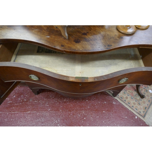 508 - Georgian walnut serpentine chest of 3 drawers on bracket feet - Approx size: W: 112cm D: 62cm H: 93c... 