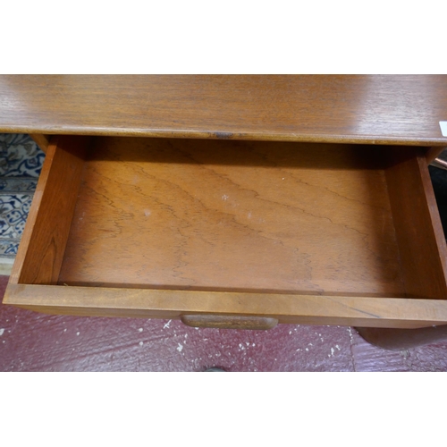 510 - Mid century teak desk/dressing chest - Approx size: W: 170cm D: 48cm H: 69cm