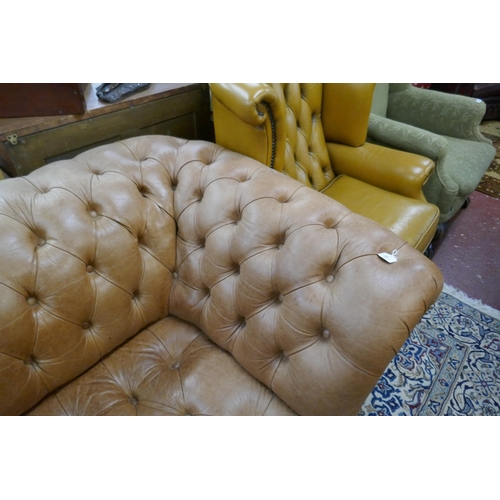 521 - 3 seater tan leather Chesterfield sofa - Approx length: 224cm