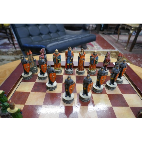 536 - Robin Hood chess set