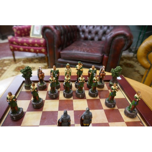 536 - Robin Hood chess set