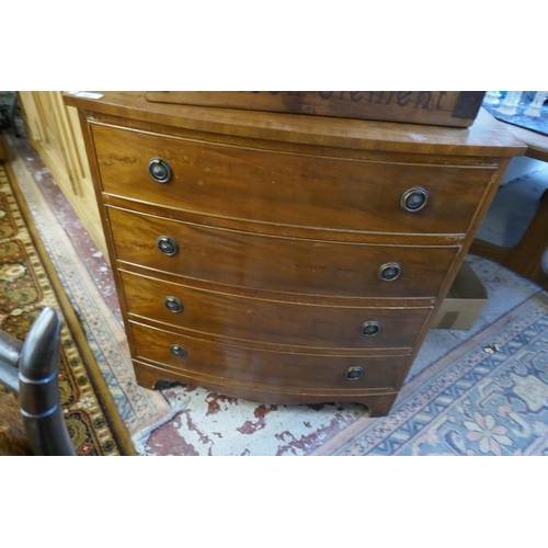 540 - Mahogany bow front chest of drawers - Approx size: W: 77cm D: 50cm H: 82cm