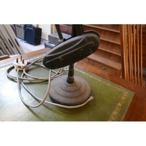 547 - Vintage cantilever desk lamp