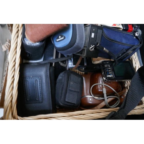 553 - Large collection of cameras and camera equipment