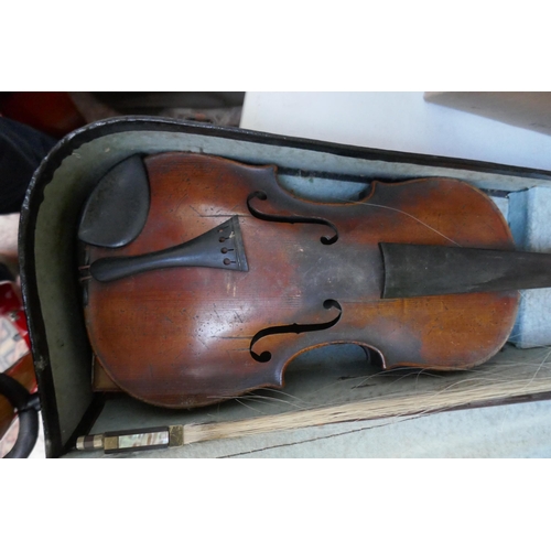 555 - Vintage violin and bow in case