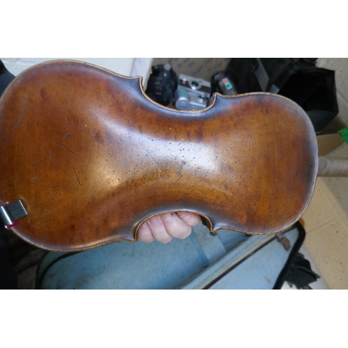 555 - Vintage violin and bow in case