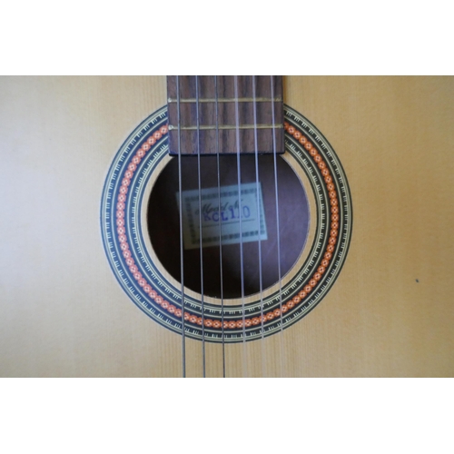 559 - Acoustic guitar