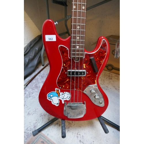 562 - Electric bass guitar