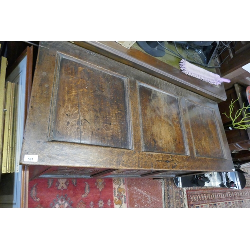 591 - Early 3 panel oak coffer - Approx size: W: 133cm D: 56cm H: 72cm