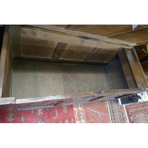 591 - Early 3 panel oak coffer - Approx size: W: 133cm D: 56cm H: 72cm