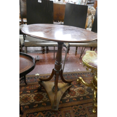 609 - Round early Victorian table