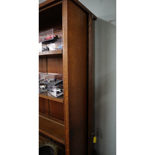 460 - Oak dresser with secret lockable compartment to rear - Approx size: W: 127cm D: 54cm H: 185cm