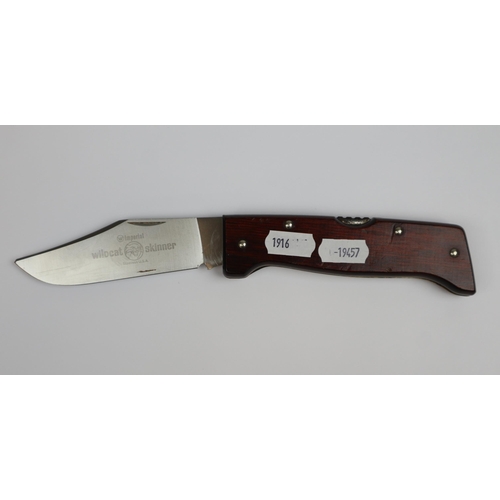 147 - Wooden handled UK knife