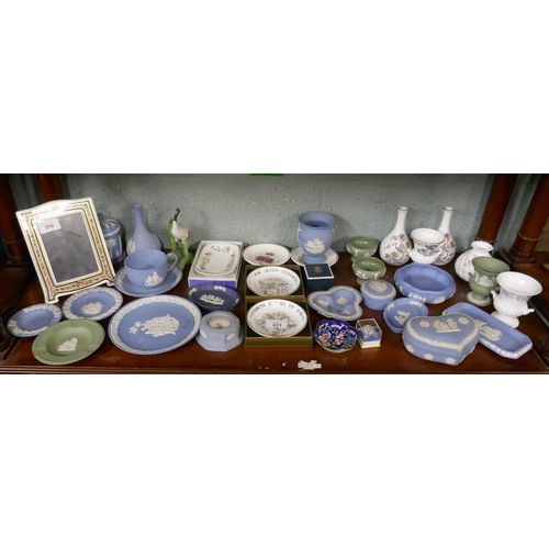 223 - Collection of Wedgewood to include mostly Jasperware