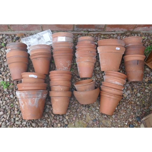 517 - Collection of terracotta pots