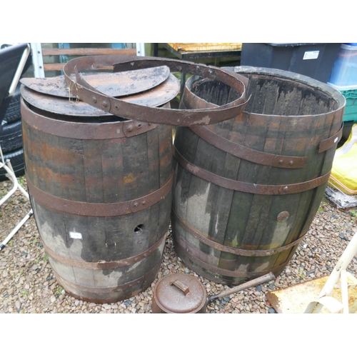 518 - 2 oak barrels