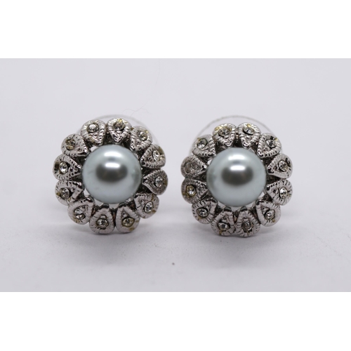 69 - Jersey pearl set earrings