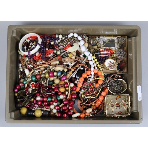 85 - Large collection of costume jewellery