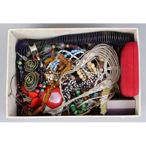91 - Large collection of costume jewellery