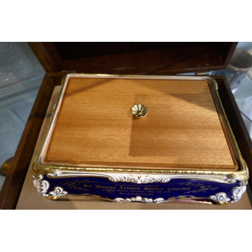 168 - L/E Winston Churchill cigar box by Paragon 277/500 together with a Winston Churchill commemorative p... 