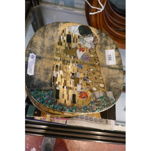 186 - 2 plate sets 10 WW2 planes + 6 frames & C.O.A's & 8 Gustav Klimt masterpiece set