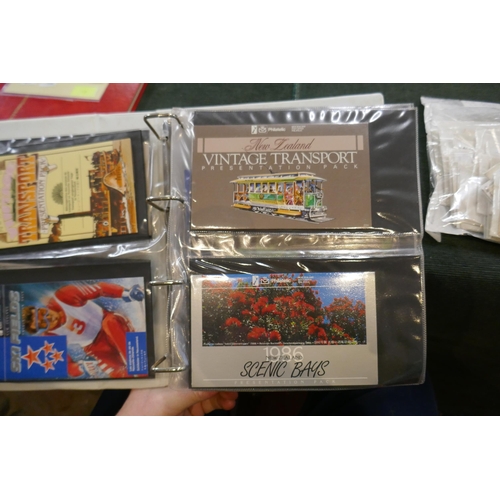 254 - Stamps - New Zealand 40+ presentation packs