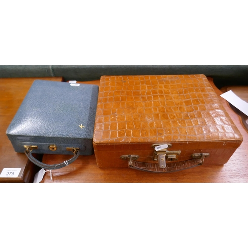 282 - 2 small leather vanity cases