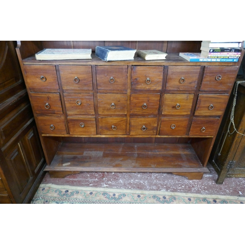 340 - Multi-drawer hardwood dresser - Approx size: W: 134cm D: 35cm H: 190cm