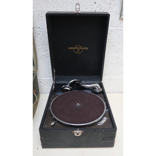 471 - 2 gramophones