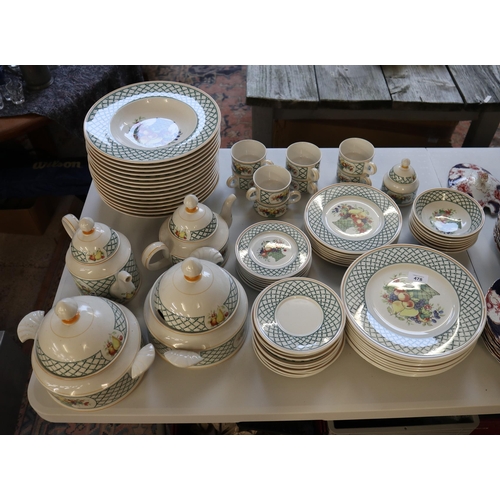 478 - Collection of Villeroy and Boch Luixemburg pattern