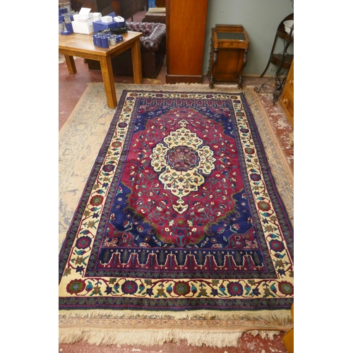 513 - Large red patterned rug - Approx size: 330cm x 190cm