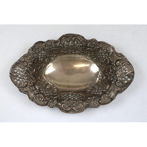 6 - Pierced silver dish - Approx weight: 96g