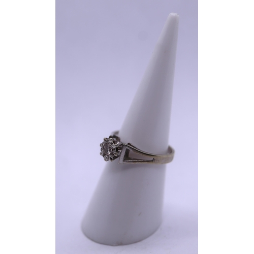 60 - White gold diamond solitaire ring - Size: L
