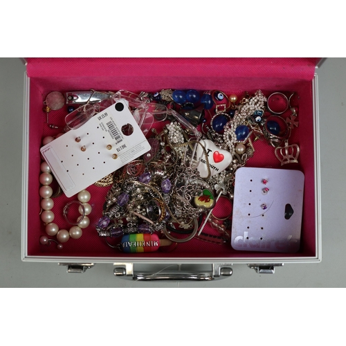 96 - Collection of costume jewellery