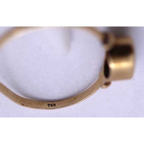 39 - 18ct gold stone set ring - Size: N