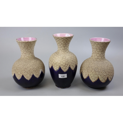 132 - Set of 3 vases - Approx height of tallest 26cm