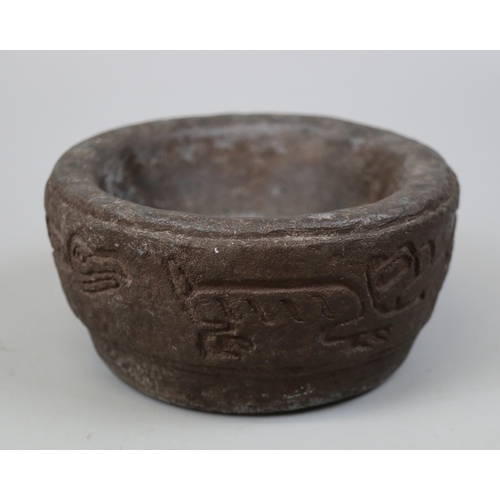 146 - Meso American artifact - Molcajete traditional Mexican mortar and pestle - Approx H: 10cm D: 20cm