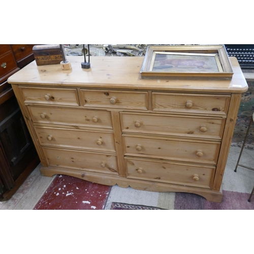 289 - Pine chest of drawers - Approx W: 132cm D: 43cm H: 80cm