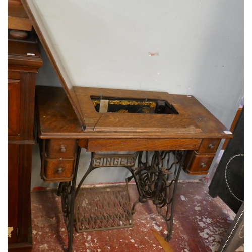 463 - Singer sewing machine table