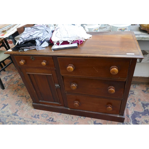 541 - Victorian mahogany chest of drawers - Approx W: 107cm D: 54cm H: 79cm