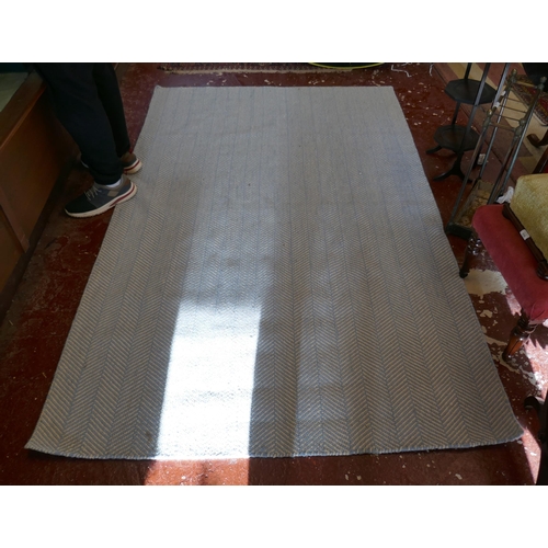 542 - Blue and white rug - Approx size 244cm x 156cm