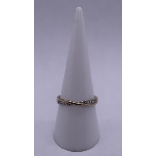 66 - White gold diamond set ring - Size P